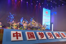 暖心文艺演出进工厂，省总工会为内江职工送文化服务